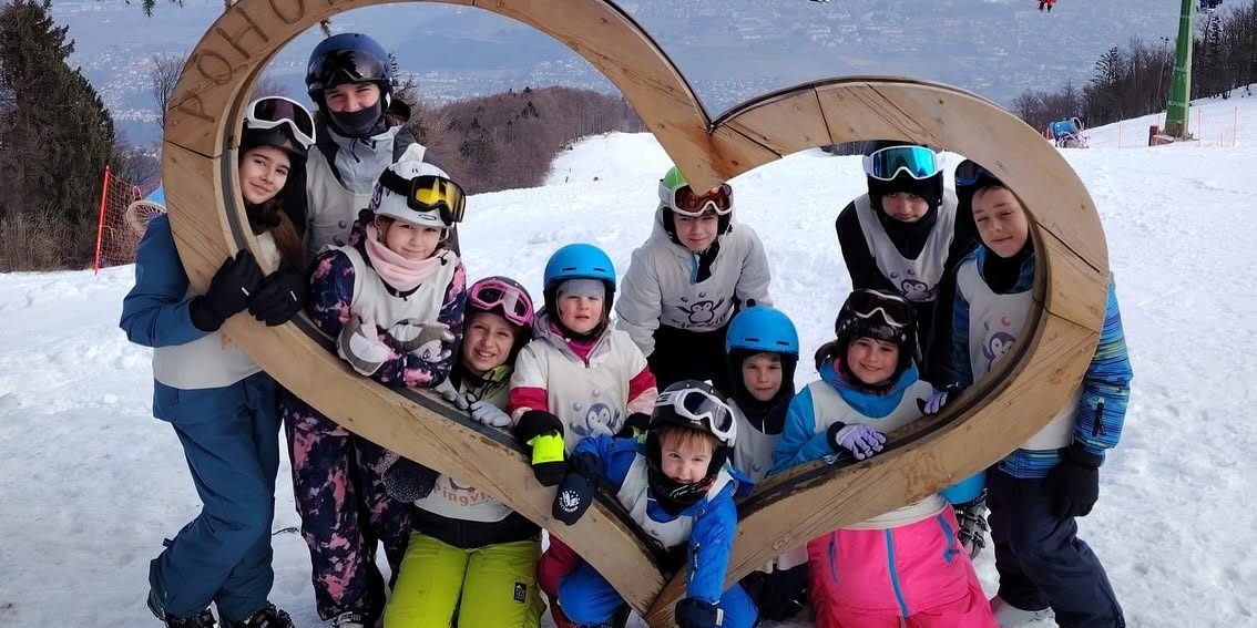 Zimski kamp Pingo na Mariborskom Pohorju — djeca u drvenom srcu